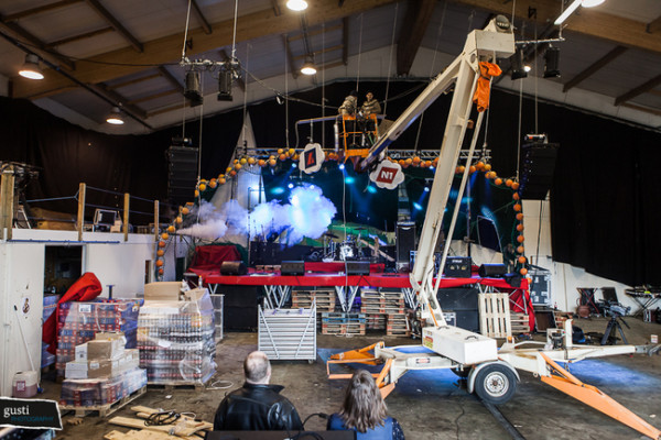 Aldrei for eg suður, stage setup 2015, by Gusti