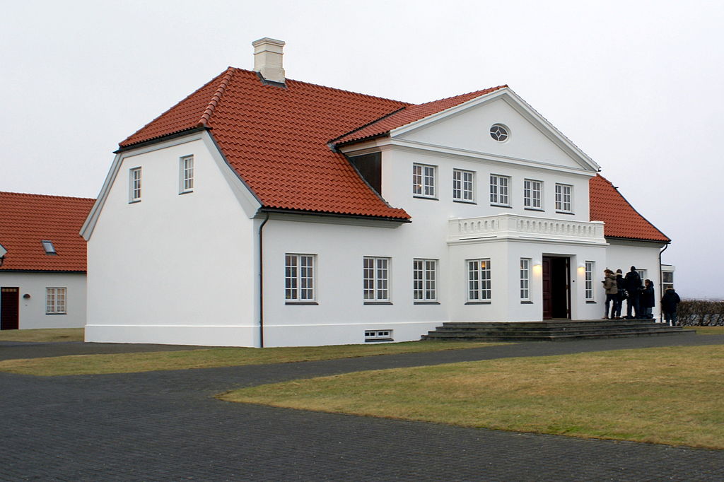 Most Icelanders Want Presidential Term Limits