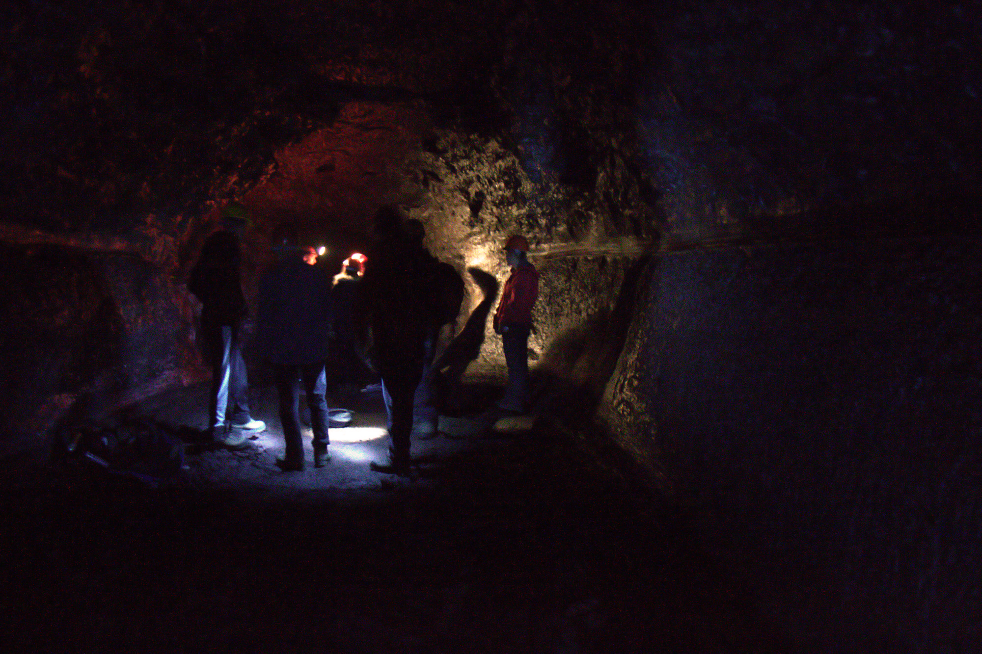 Caving In Búri: We Went Into The Ground