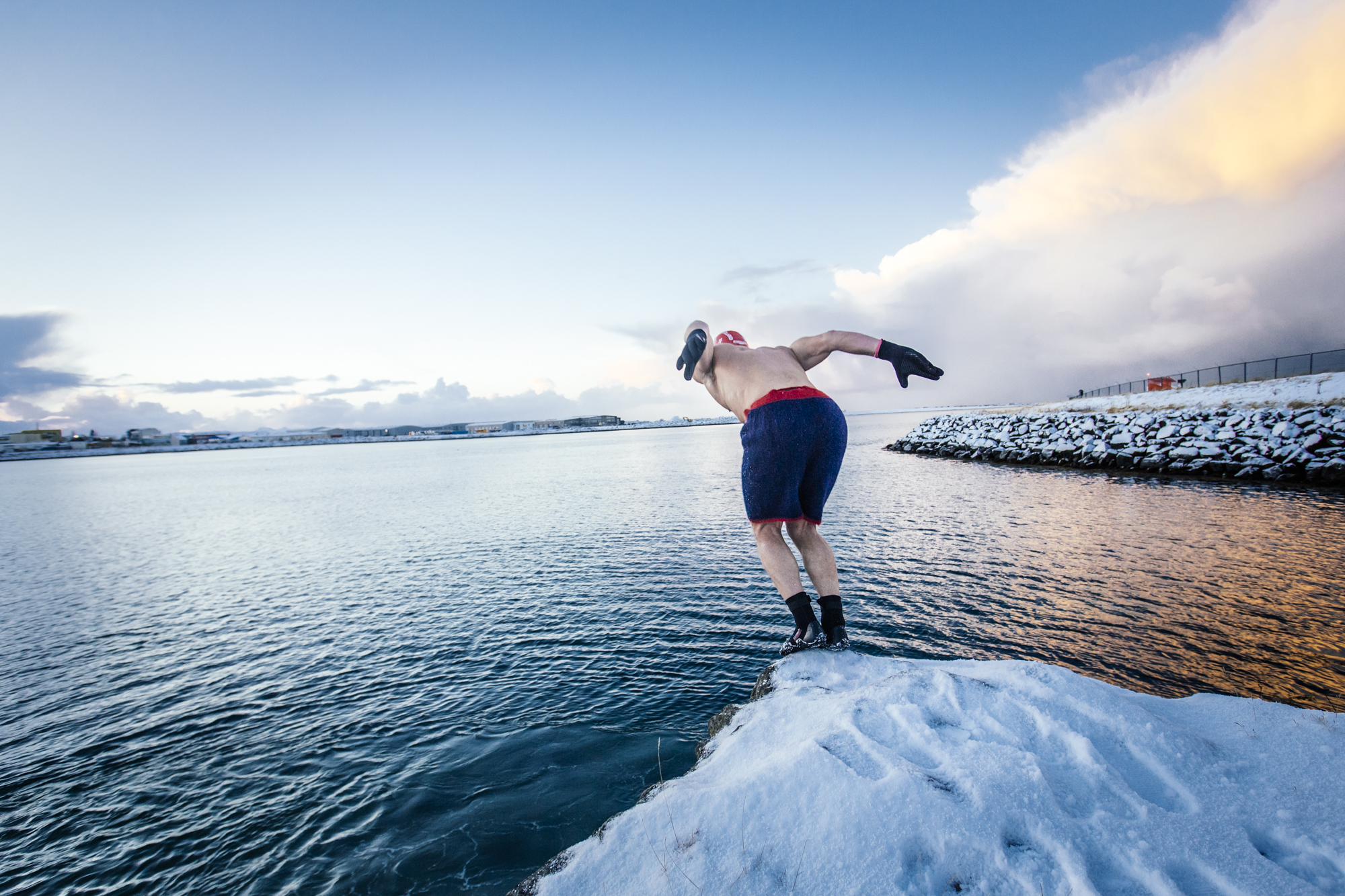 don-t-forget-to-breathe-swimming-the-winter-sea-the-reykjavik-grapevine