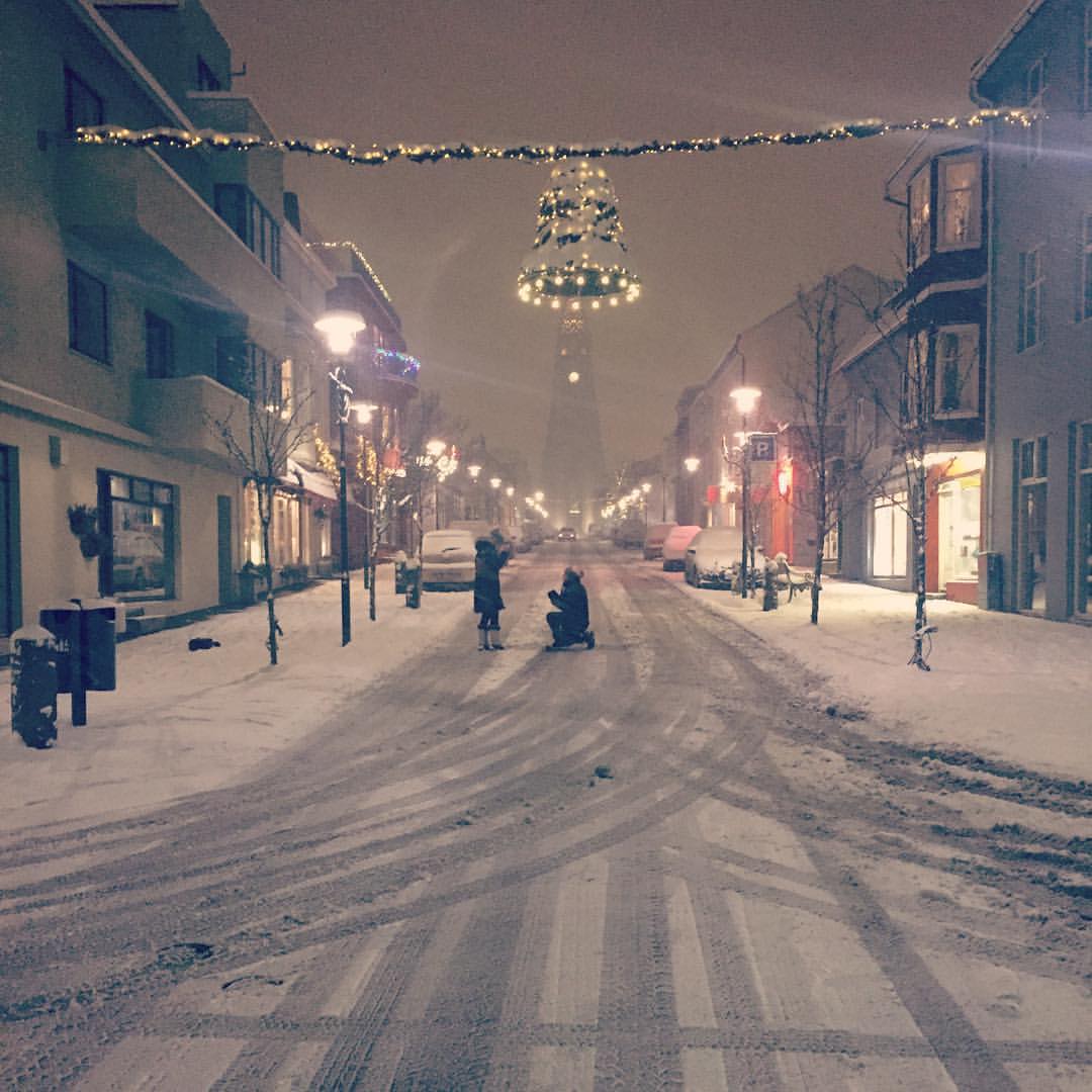 Passer-By Captures Engagement, Email Address Lost, Search Goes Viral