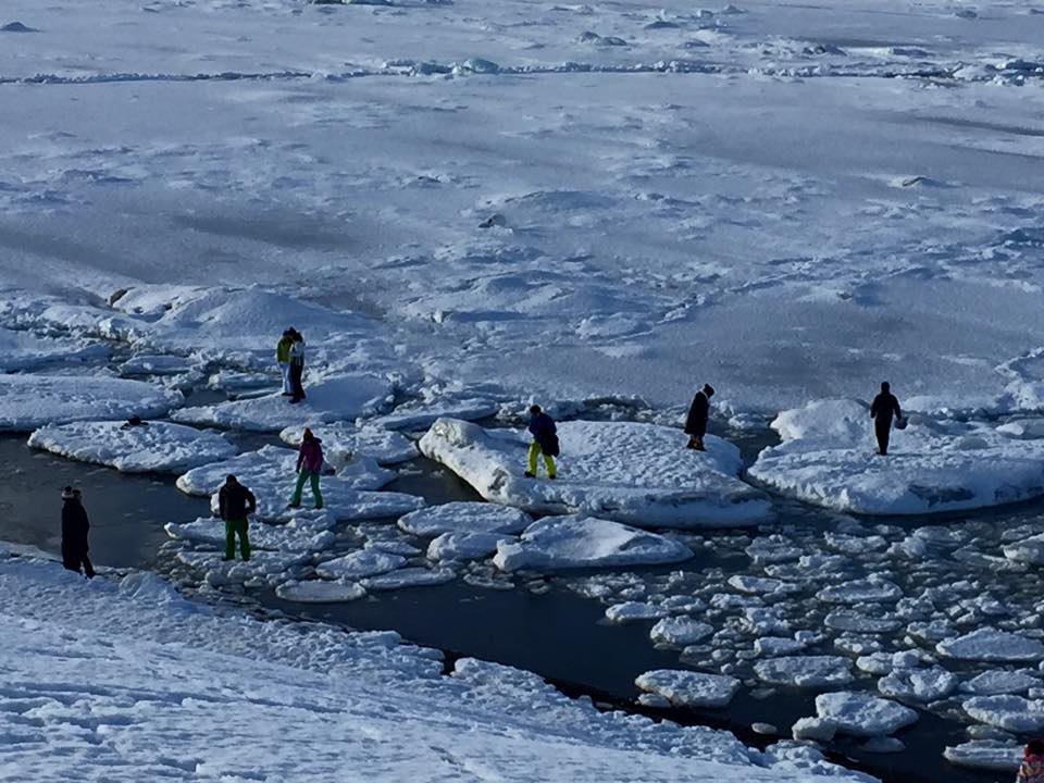About 50 Tourists Trapped On Floating Ice At Jökulsárlón