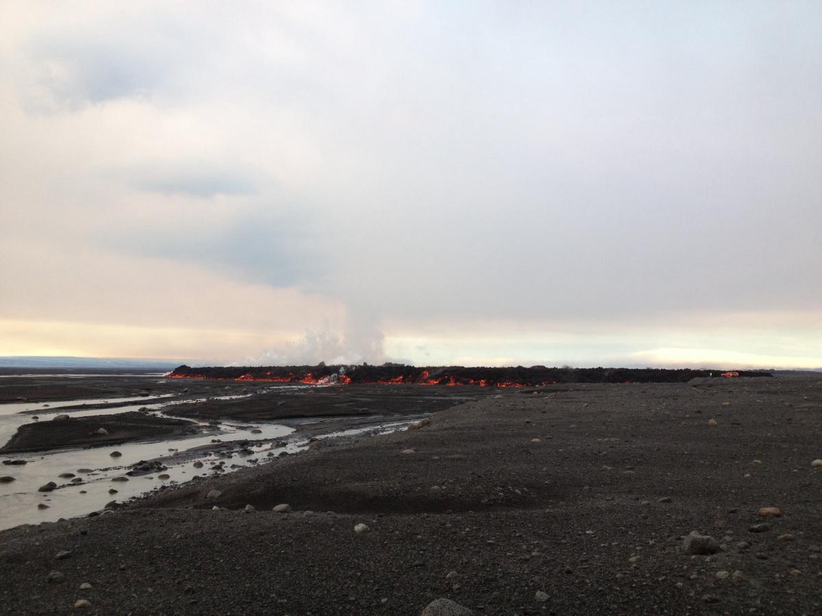 Holuhraun Reaches River, Steam Plumes Reported