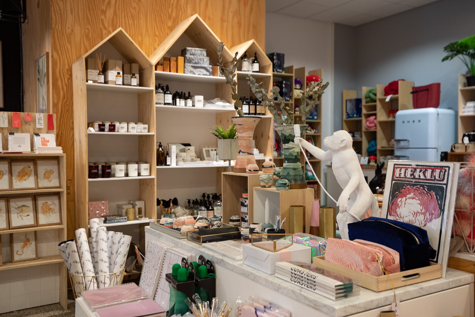 How To Buy The Right Souvenirs…Without Being Tacky And Losing The Respect Of Your Peers