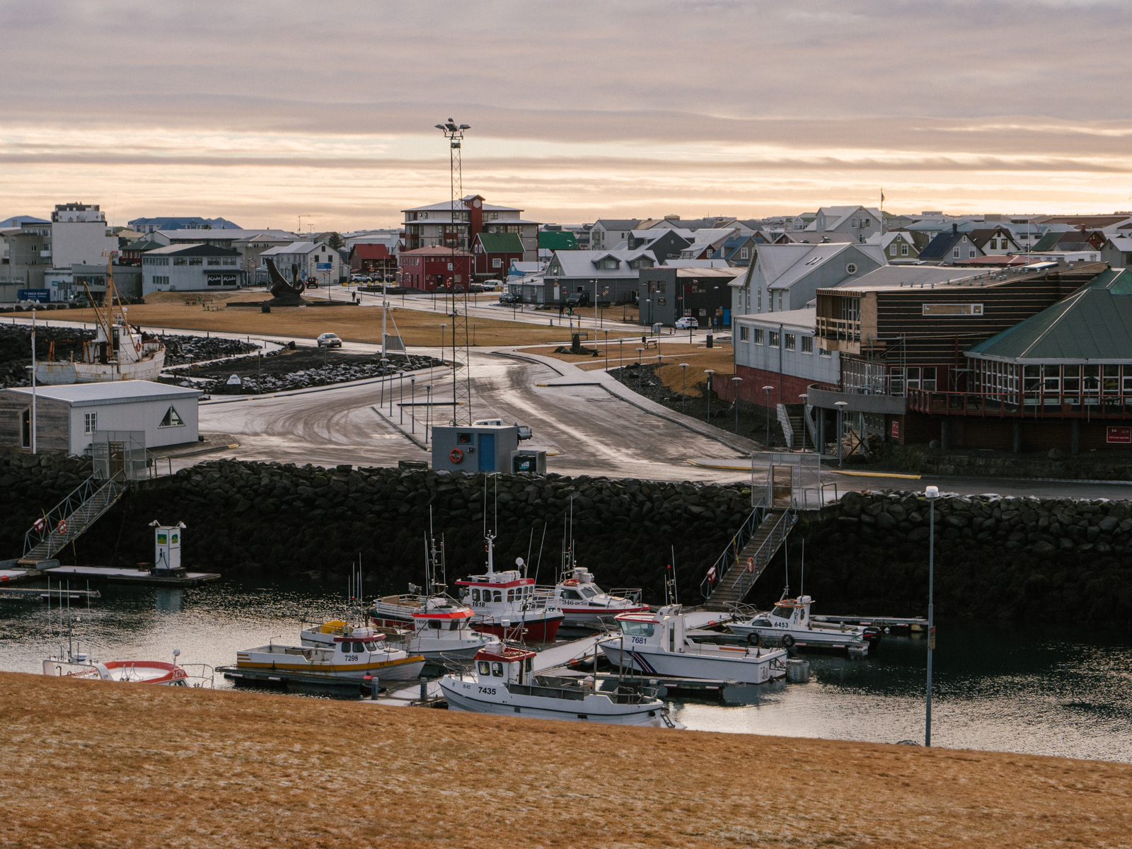 MPs Propose Investigating Link Between High Cancer Incidence In Suðurnes And Pollution