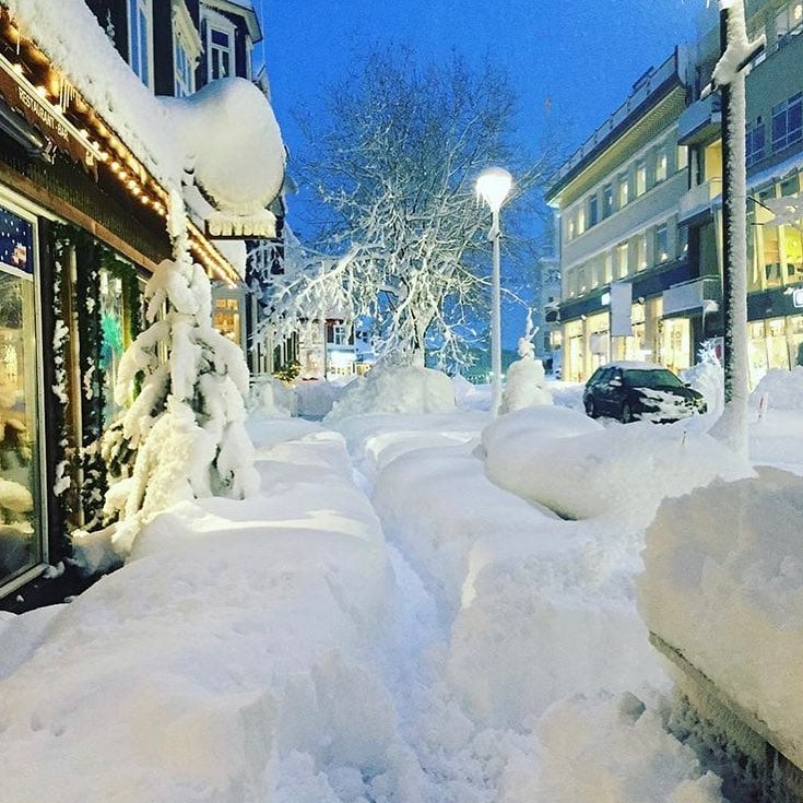 Akureyri Police Help People To Work In Historic Cold Spell