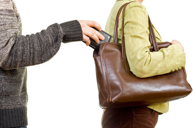 Several Tour Guides Warn Of Pickpockets In Iceland
