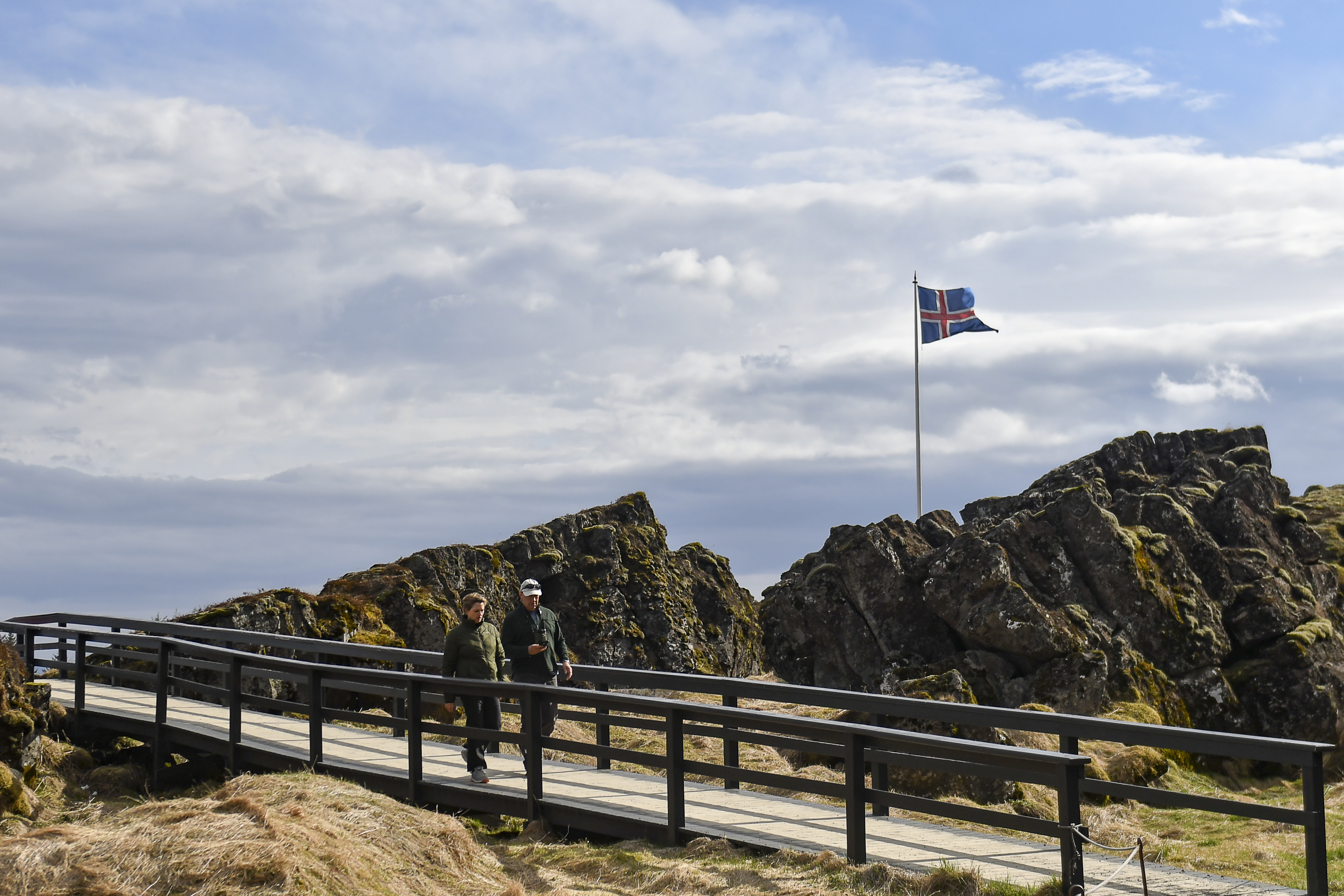 A landscape photo of tourists on the Golden Circle tour