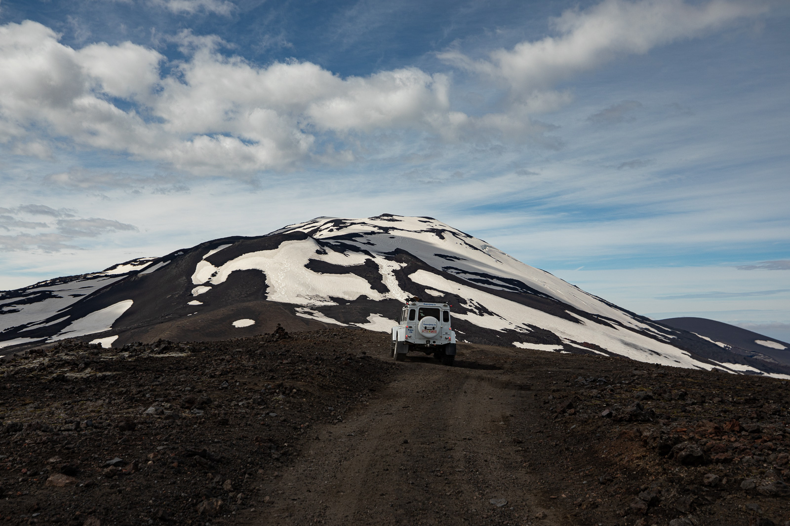 The Road Less Travelled: Hekla & Landmannalaugar On Superjeep
