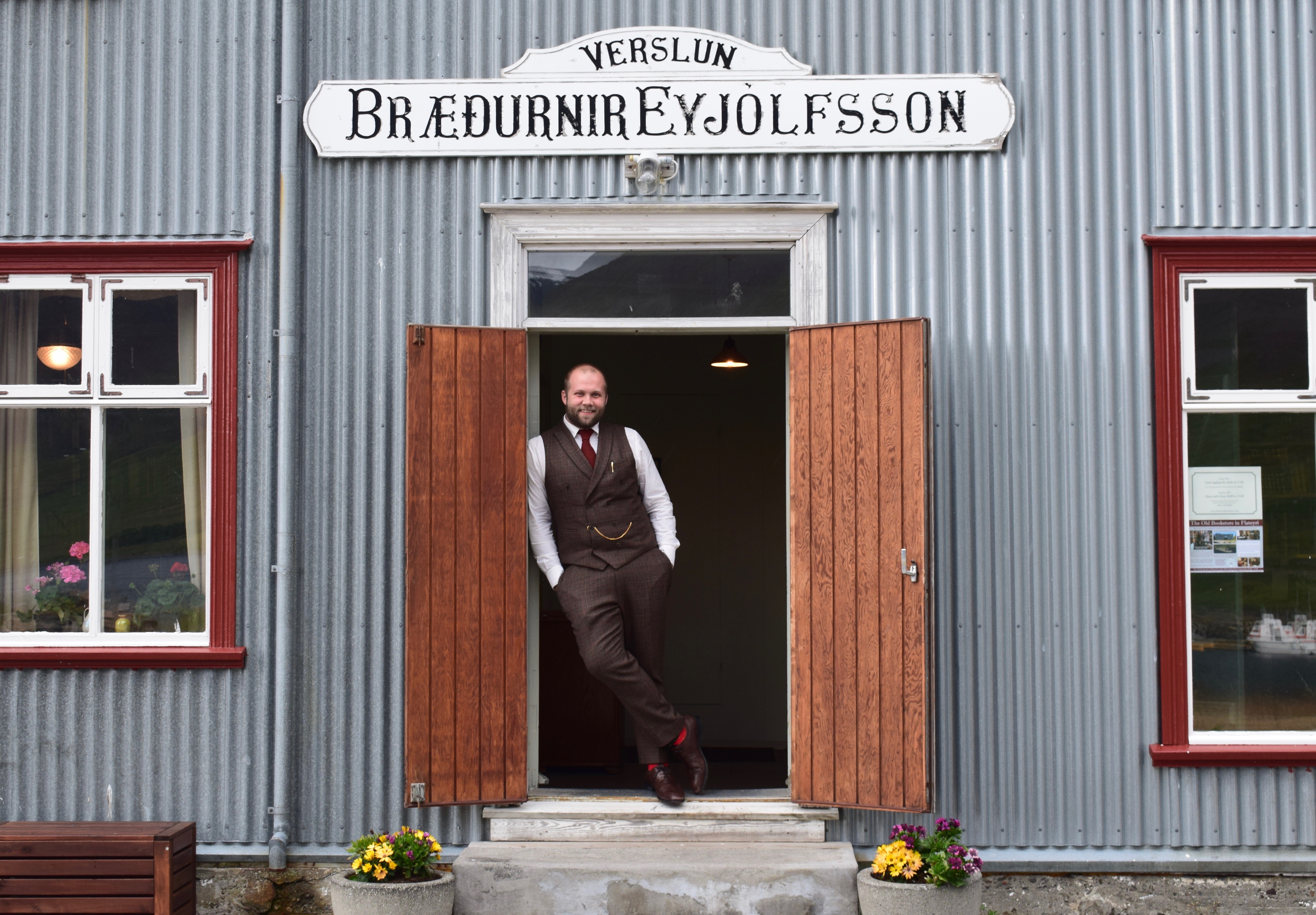 The Old Bookstore of Flateyri: Eyþór Jóvinsson Rolls Back The Years