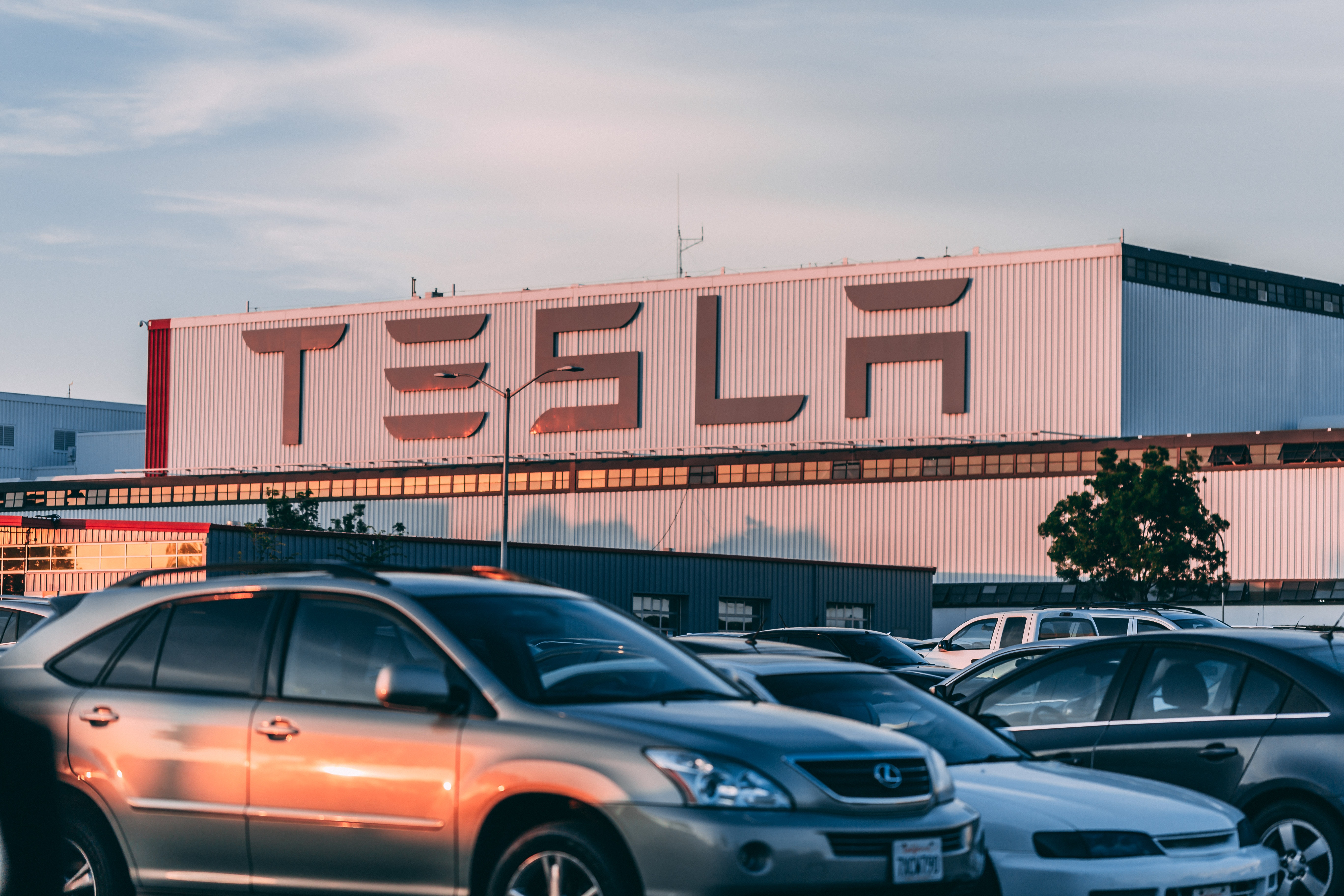 Tesla Sets Up Service Center In Iceland – At Last