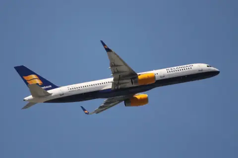 Icelandair Fires Its Flight Attendants In Middle Of Labour Negotiations