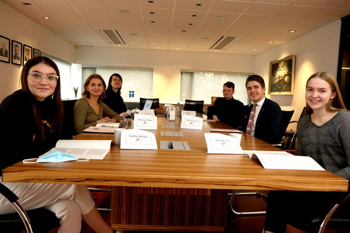 Children Present Human Rights Report To UN