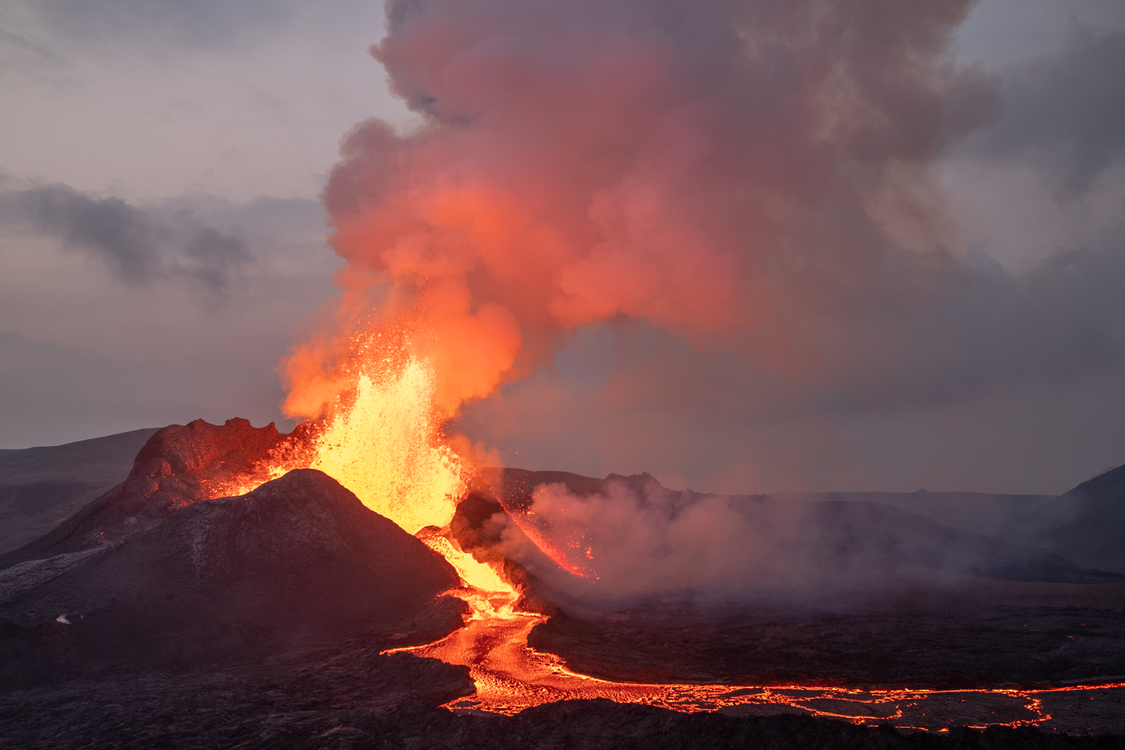 American Tourist Risks His Life At The Volcano