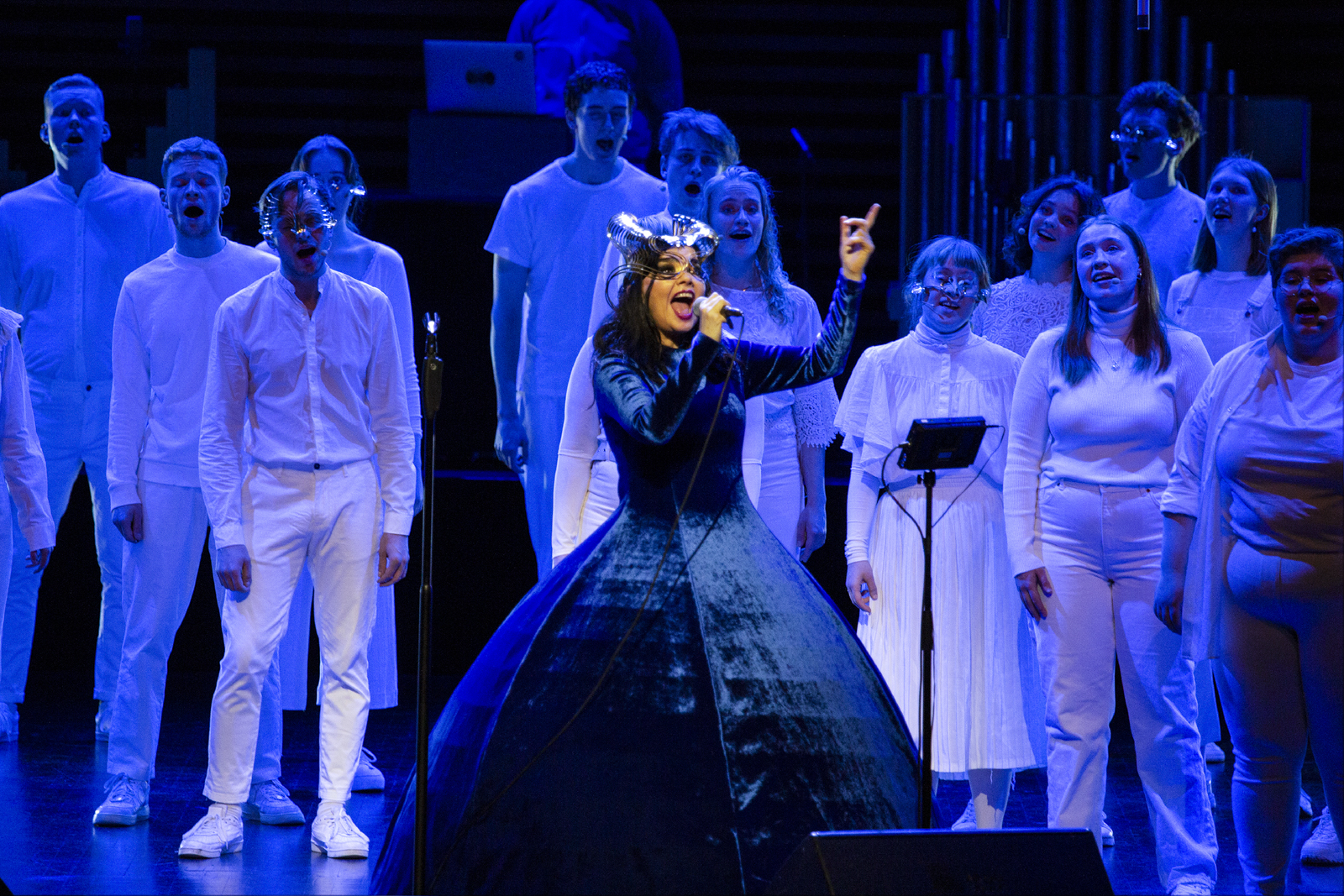 Björk’s Choral Concert Soars