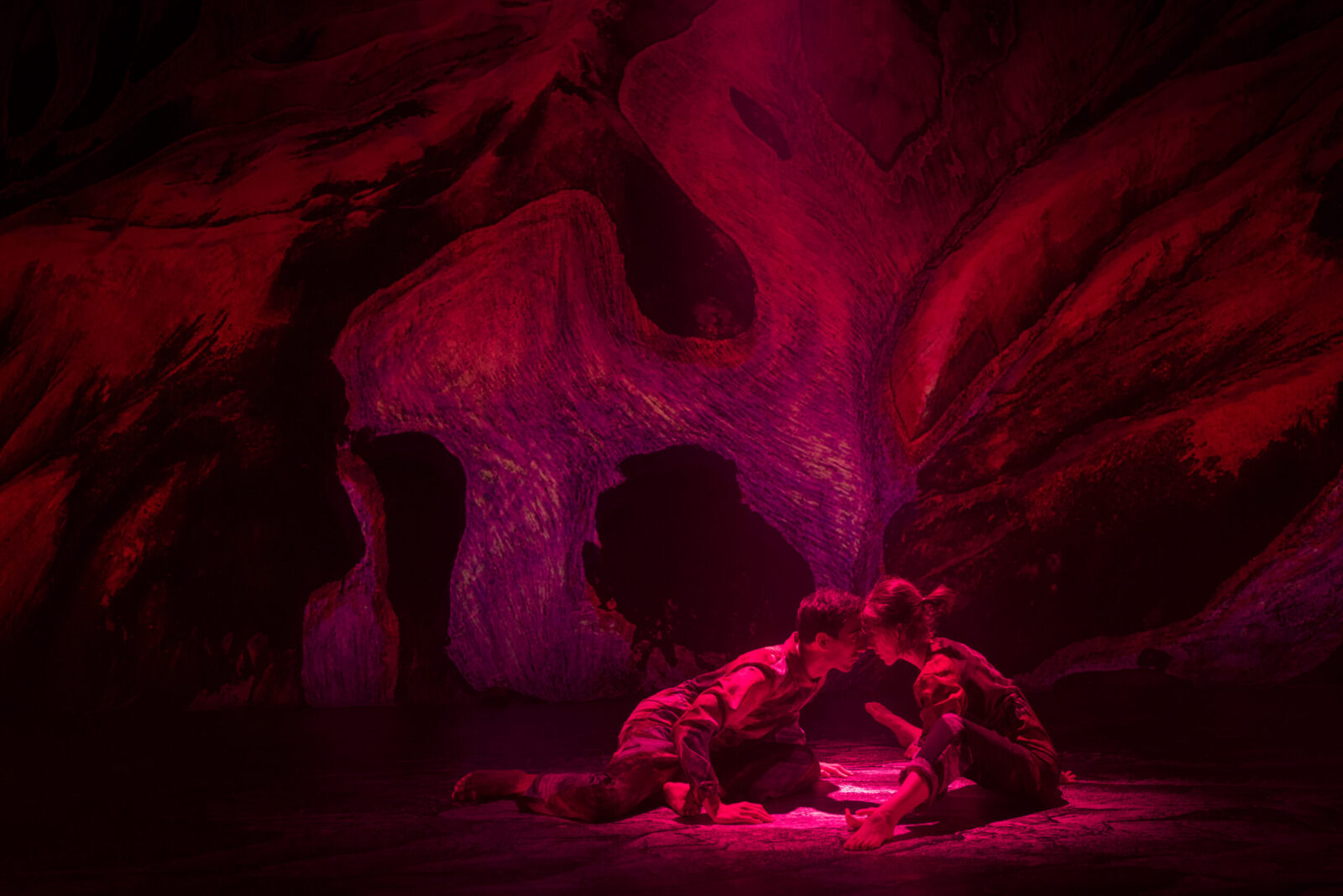 Dancing Between The Cracks: Hvíla Sprungur Explores Our Personal Crevasses