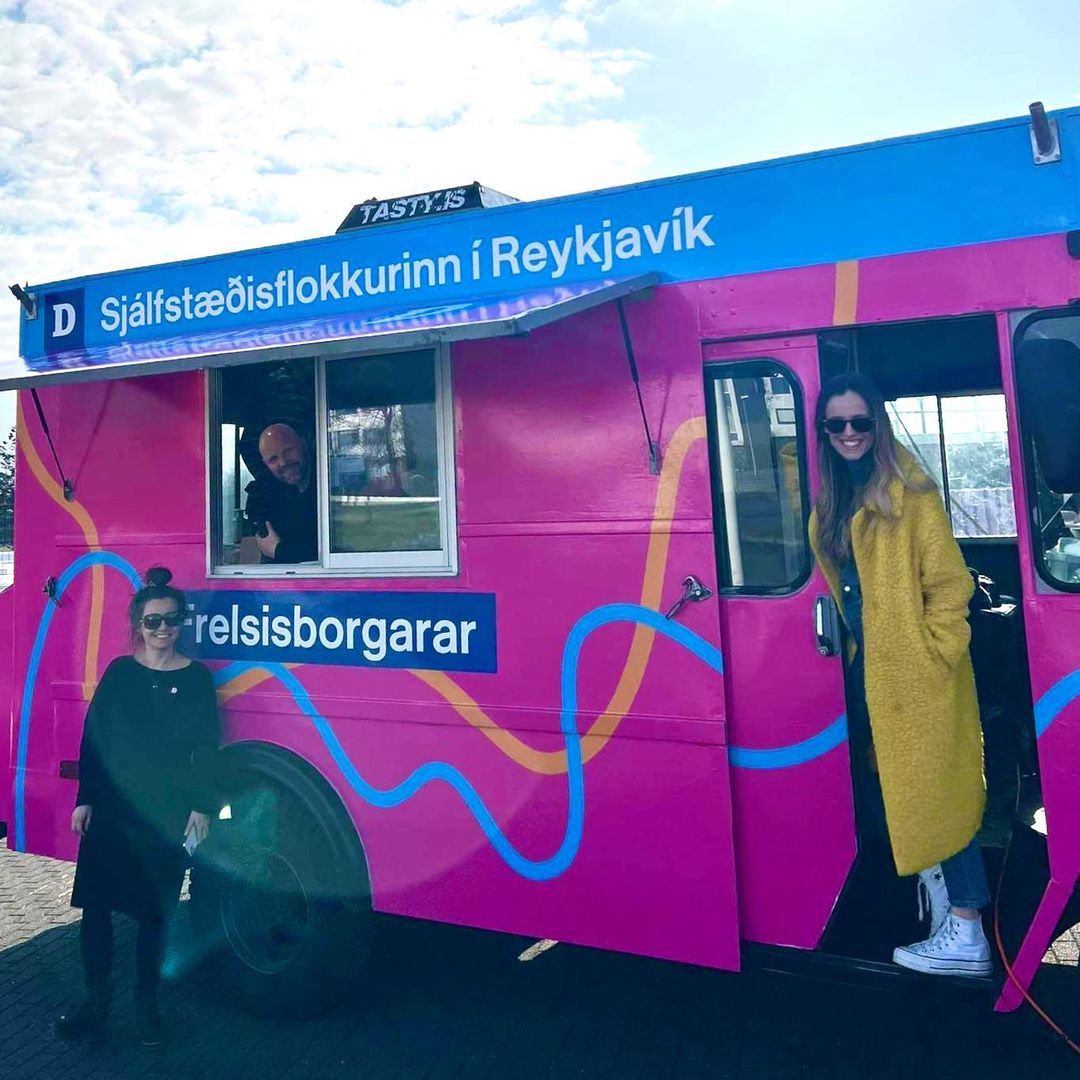 Independence Party Offers “Freedom Burgers”; Art School Says No Thanks