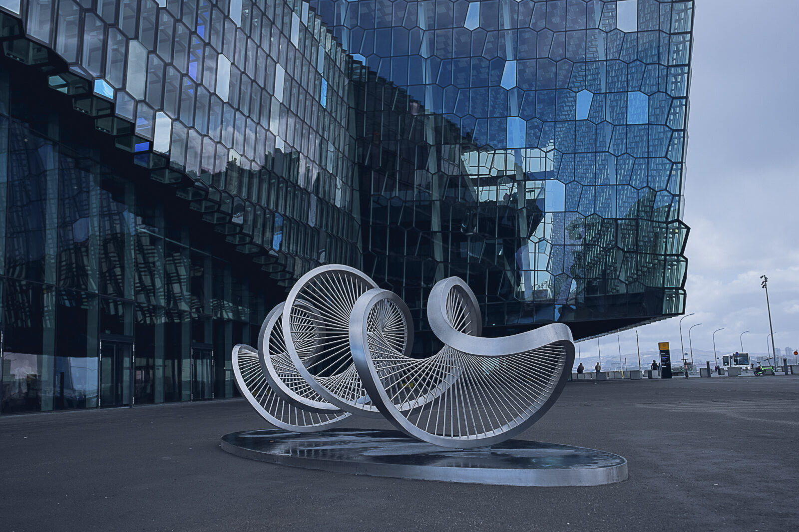 Harpa: The Wind Sings Through Art With New Sculpture