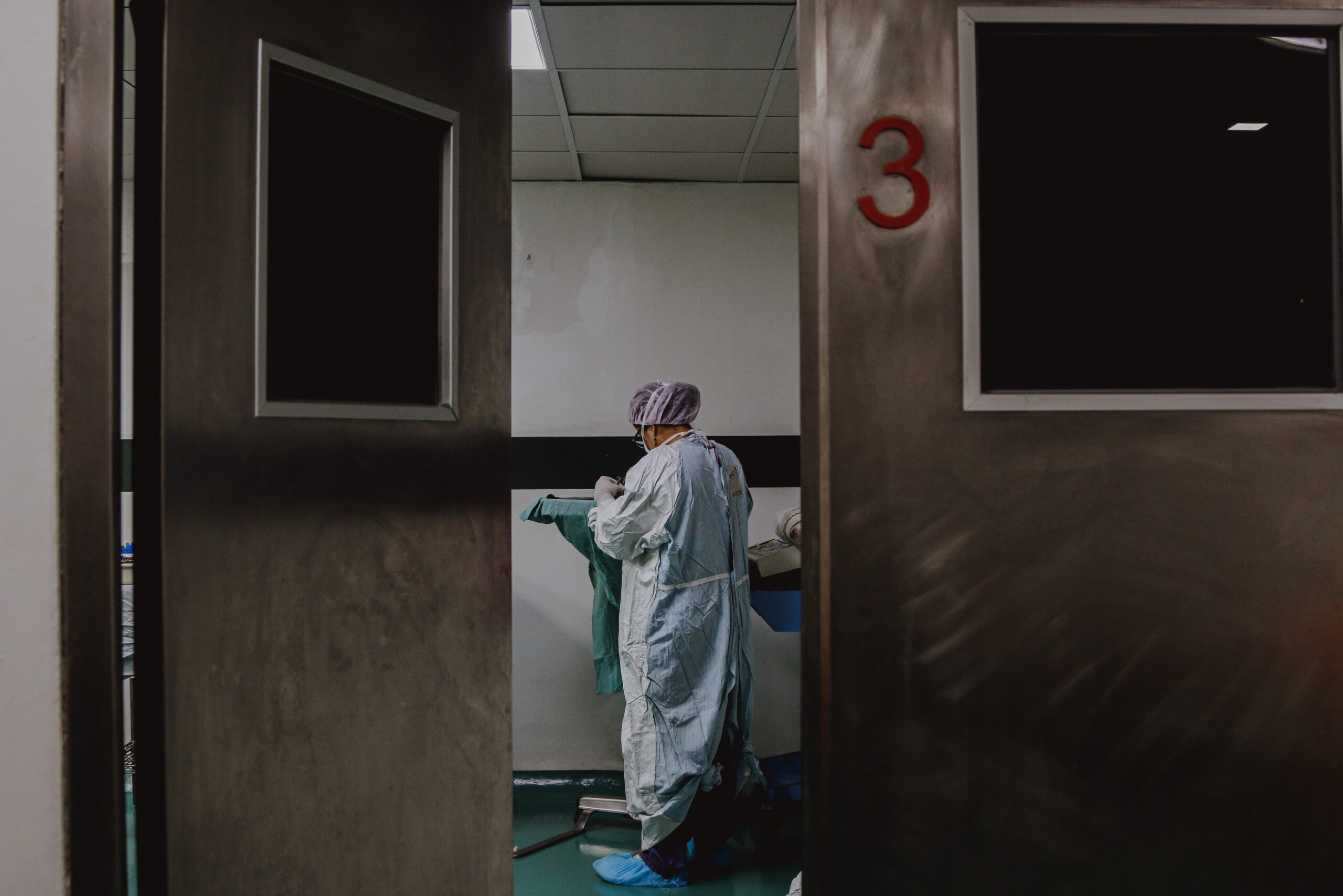 44 People Hospitalised, 67 Landspítali Employees Isolating Due To COVID-19