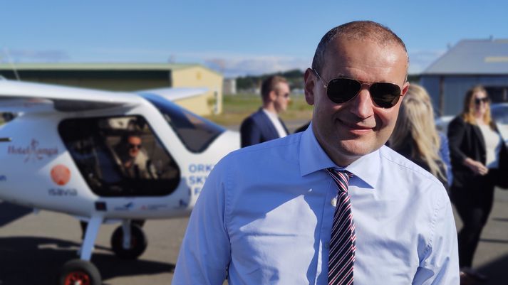 The President And Prime Minister Become The First Passengers Of An Electric Plane