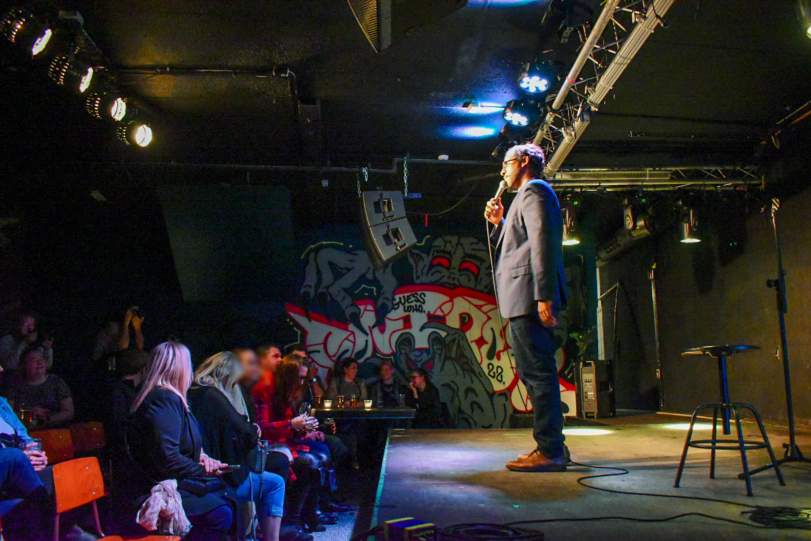 Húrra Hosts First Smokey Bay Comedy Show With Unexpected Twist