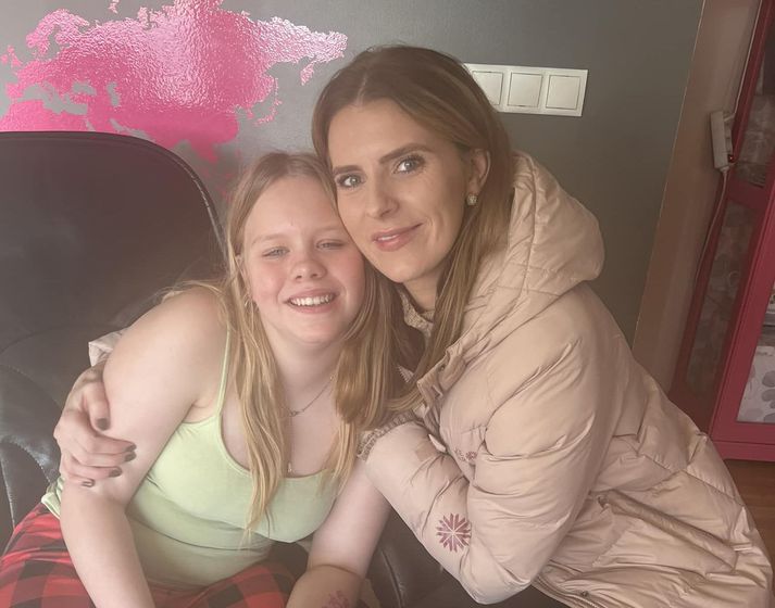 Icelanders Take Part In A Fundraiser To Send The Bullied Girl To Florida