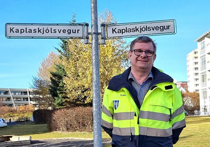 Discrepancy In The Typeface On Reykjavík’s Street Signs