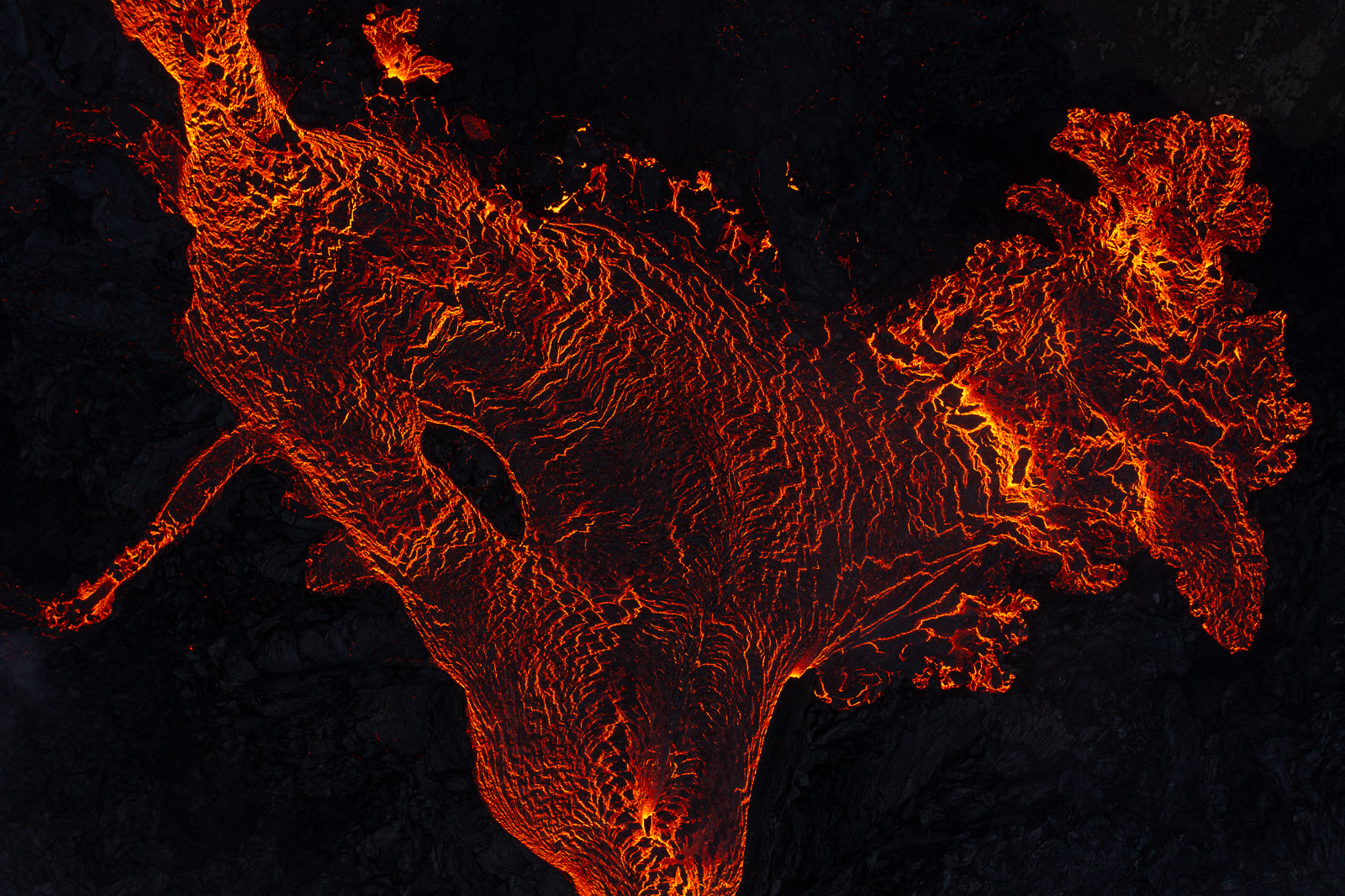 Litli-Hrútur Still Going Strong, Lava Now Larger Than Last Year’s