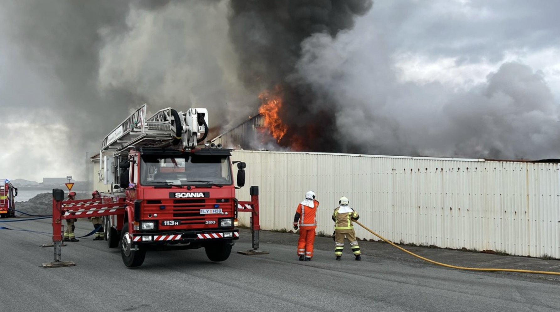 Fire Breaks Out In An Industrial Building In Reykjanesbær