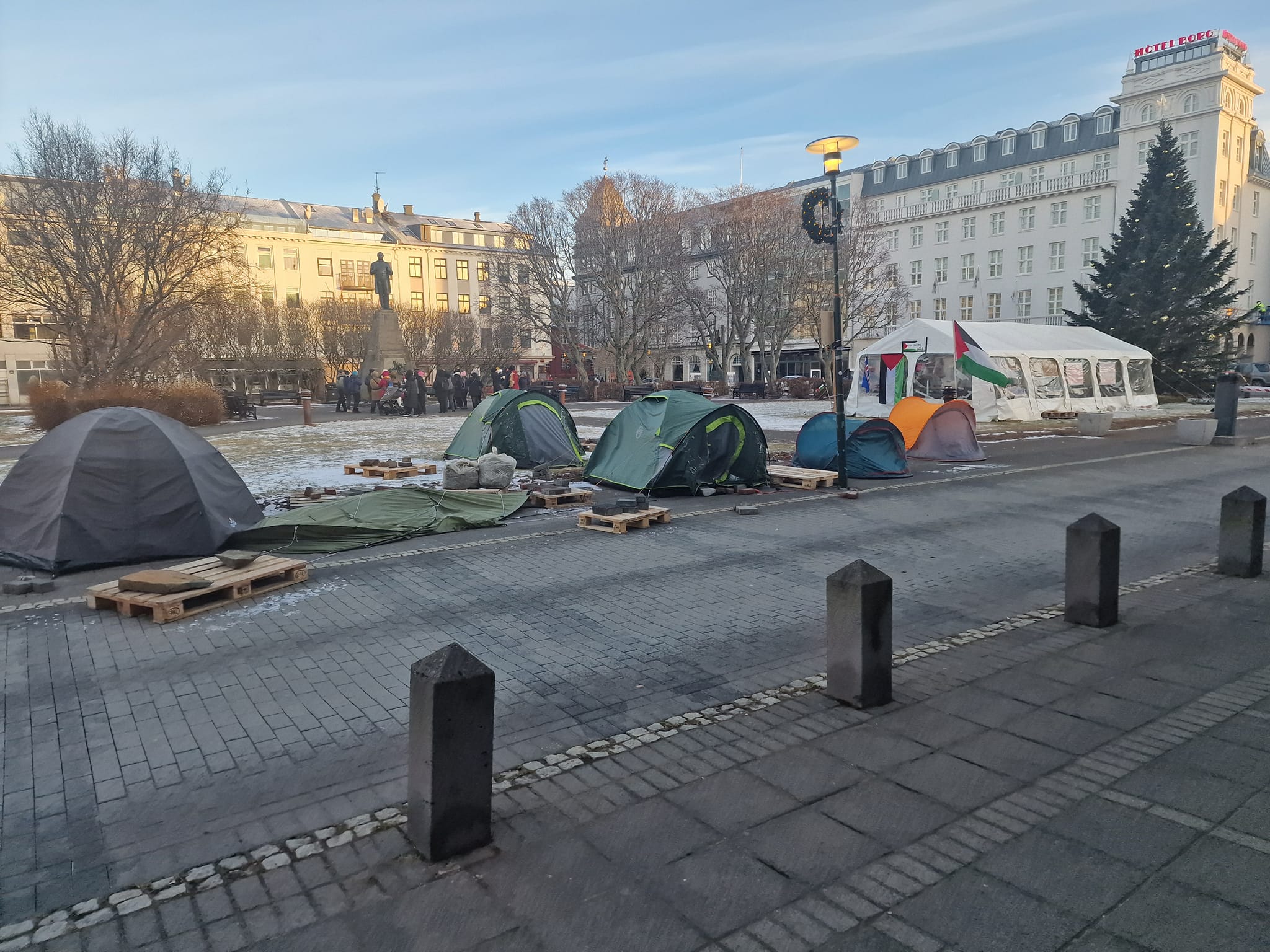 Bjarni Ben’s Facebook Posts About Alþingi Encampment Cause Uproar