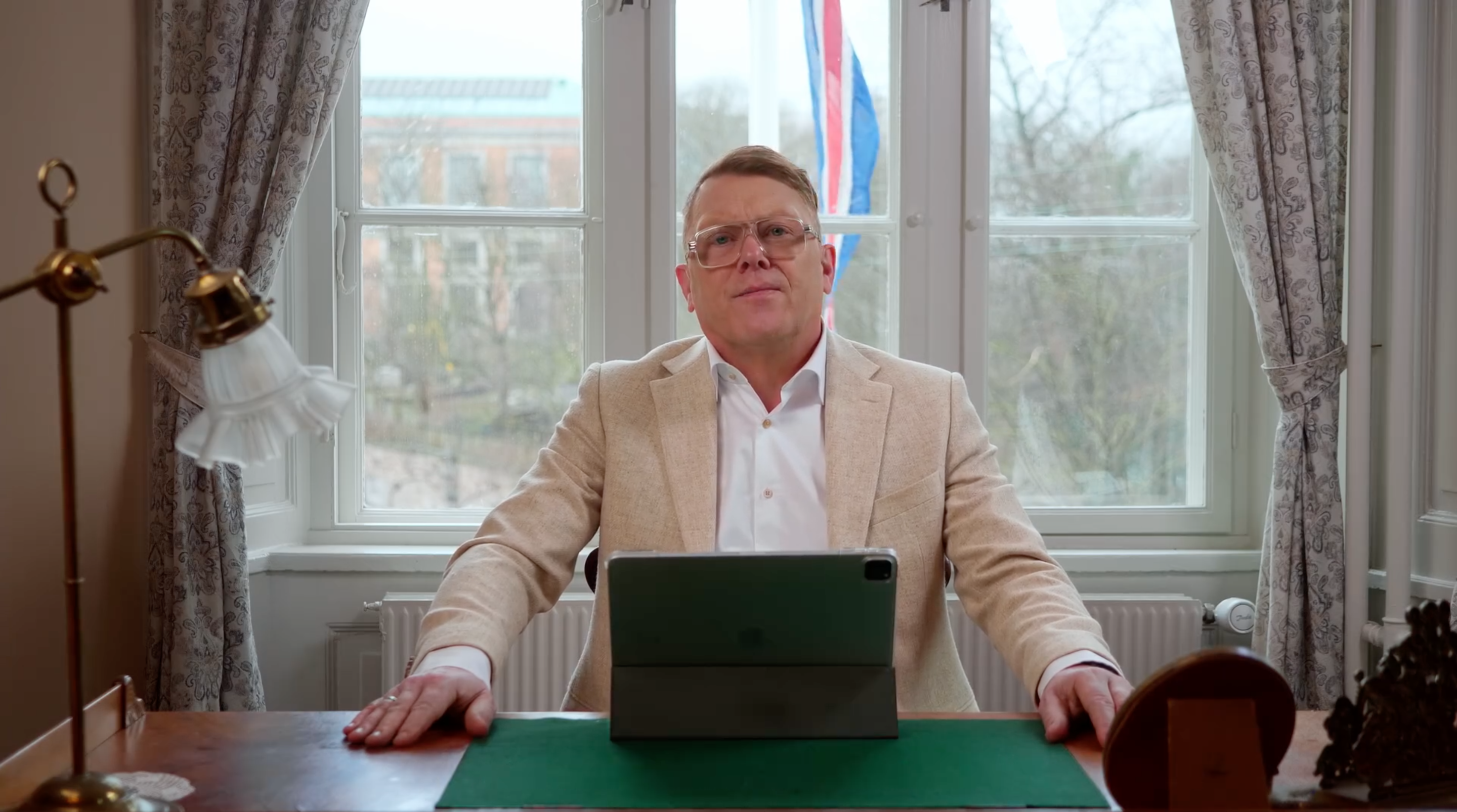 Denim-clad Jón Gnarr Denied Access To Alþingi
