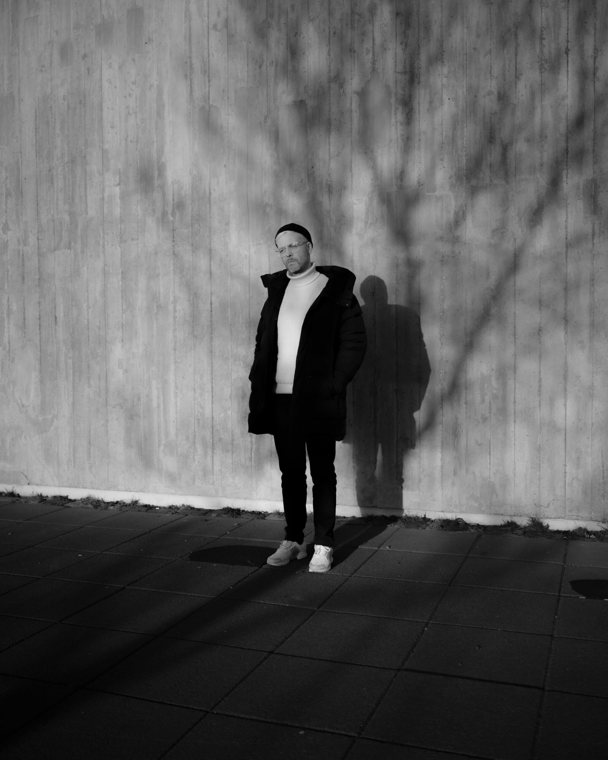 Video Premiere: “Serious Damage” By Sin Fang