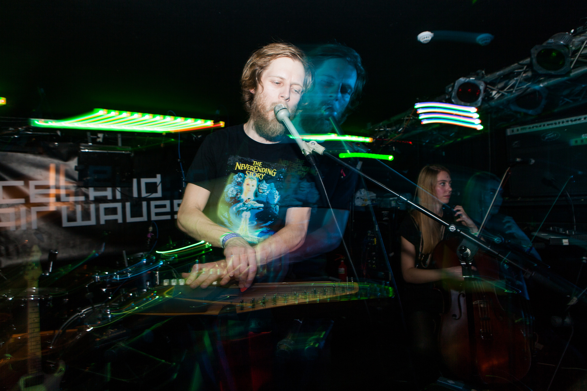 Airwaves As Xmas: Riding The Friendwaves!