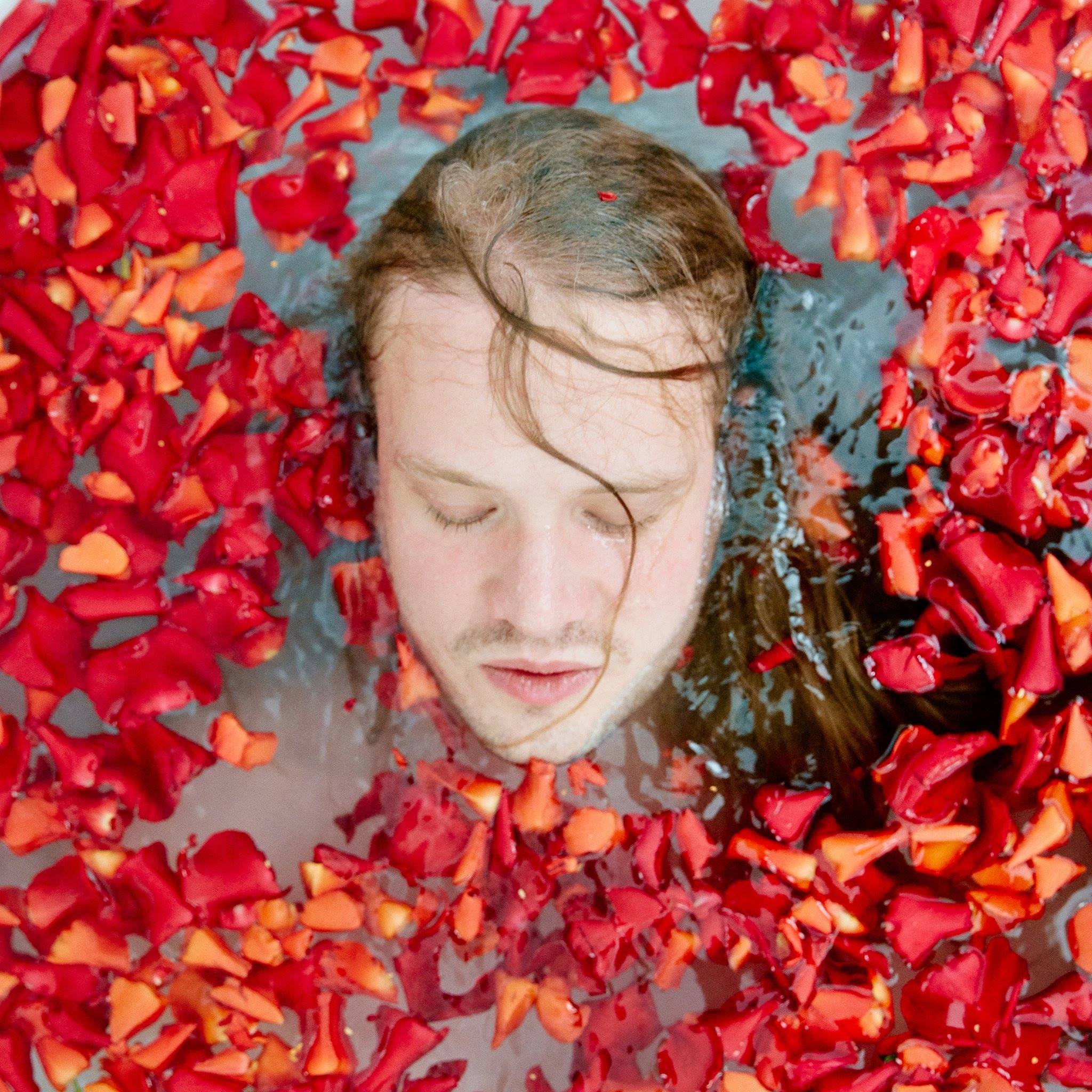 Premiere: Indriði’s Ode To Dark “December”
