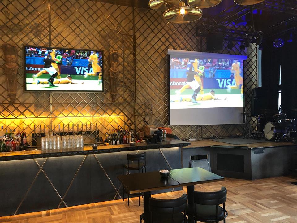Popular Reykjavik Nightspot Kicks Out Trans Woman, Cites “Dress Code”