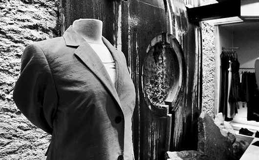SÆVAR KARL´S GALLERY: THE SUITS WON’T SPOIL IT