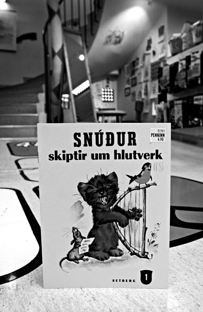 Snúður skiptir um hlutverk (Snúður changes roles)