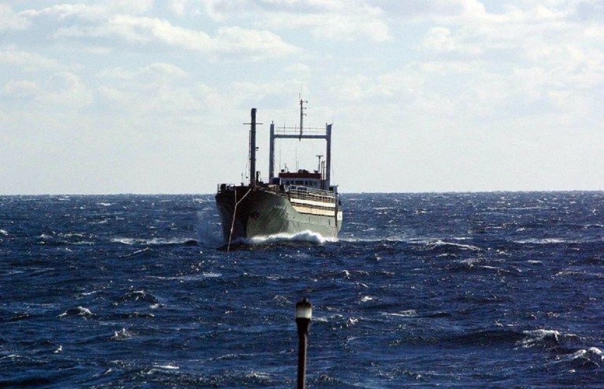 Týr Rescues 360 Migrants In Drifting Cargo Vessel Ezadeen