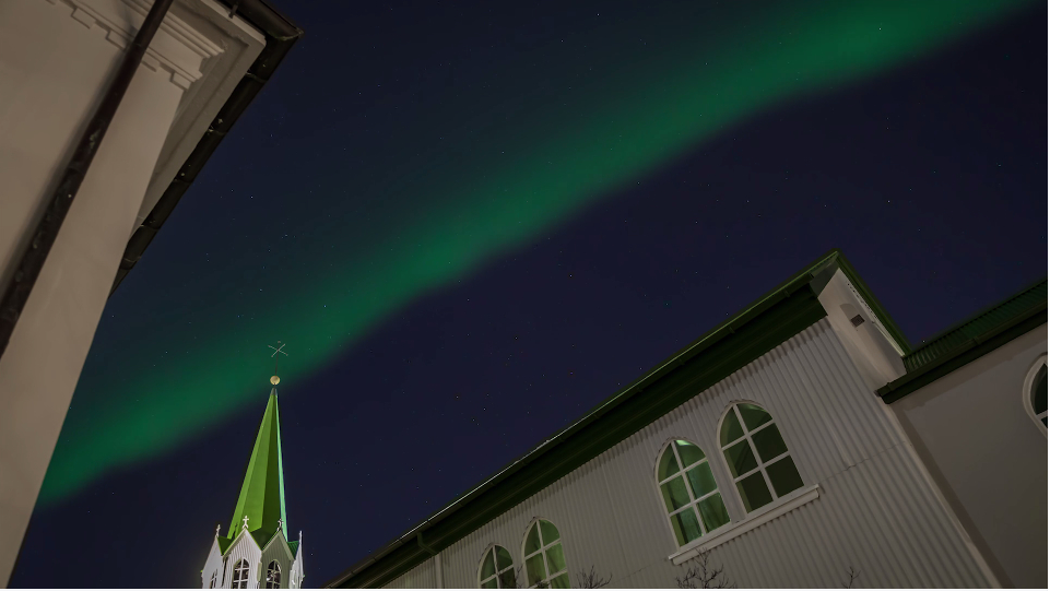 VIDEO: Downtown Reykjavík Aurora, OMG