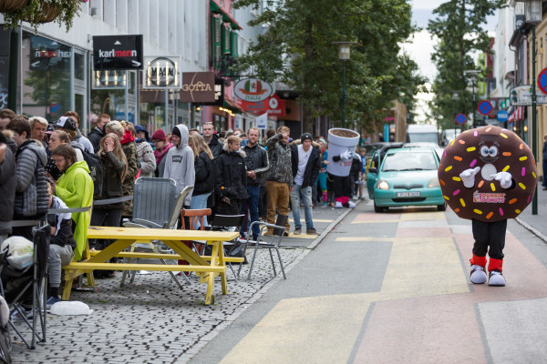 Dunkin' Donuts open in 101 Reykjavík, 2015 by Art Bicnick
