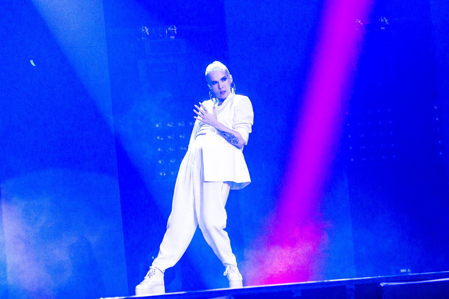Svala Wins Icelandic Eurovision Finals