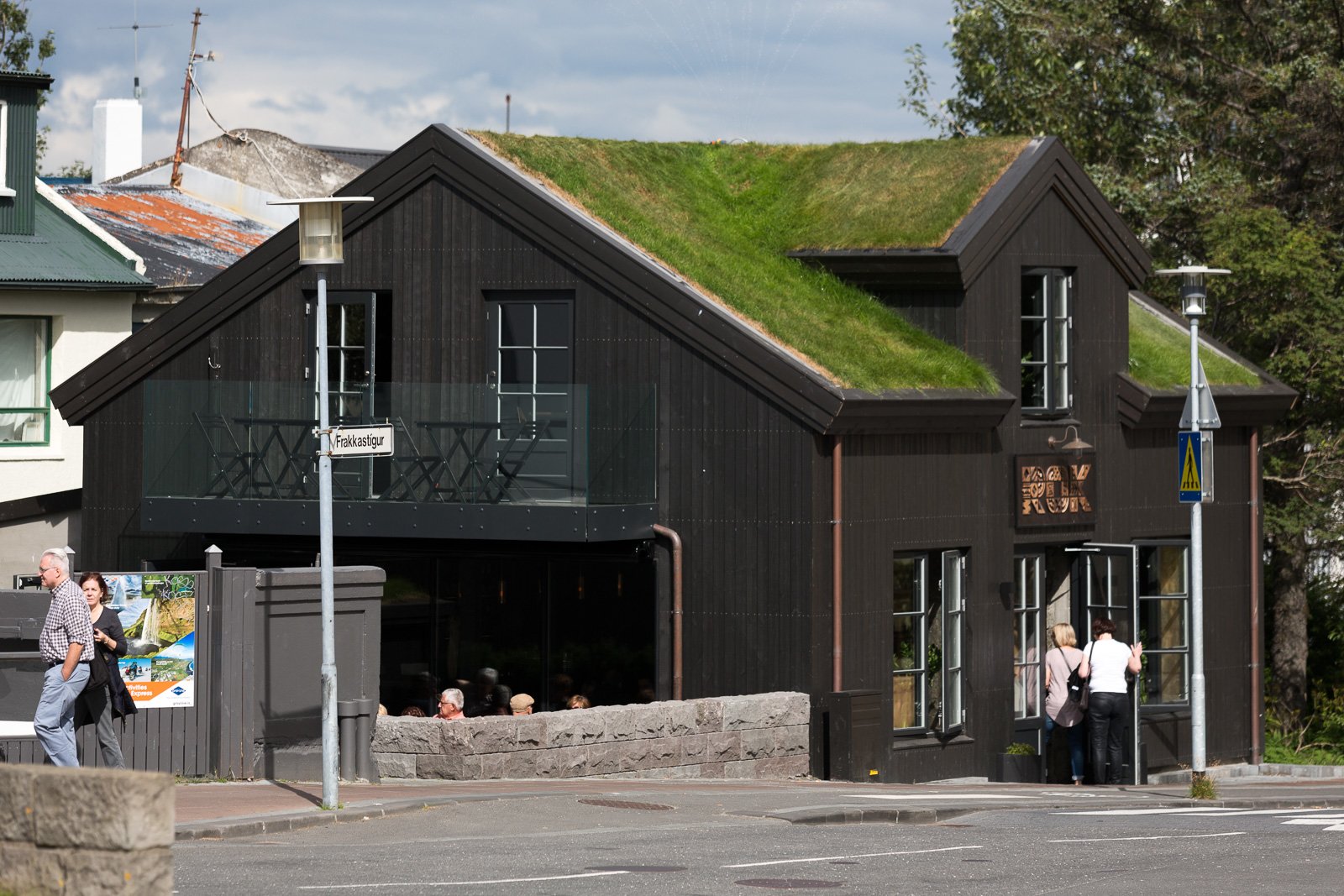 Rok Review: A Big-Ass Celery Near Everyone’s Favourite Church
