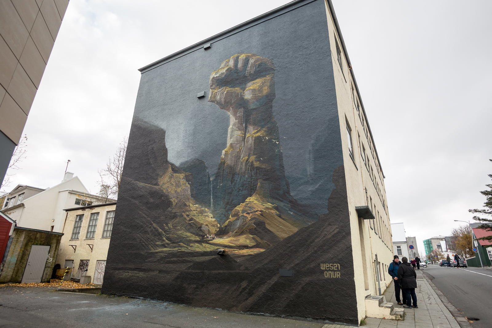 We Painted The Walls: Airwaves Leaves A Mark