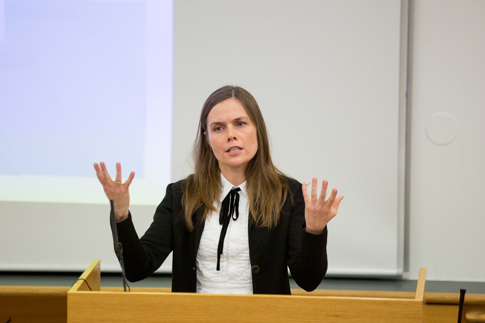 Prime Minister Expects Russian Citizens Will Apply For Asylum In Iceland