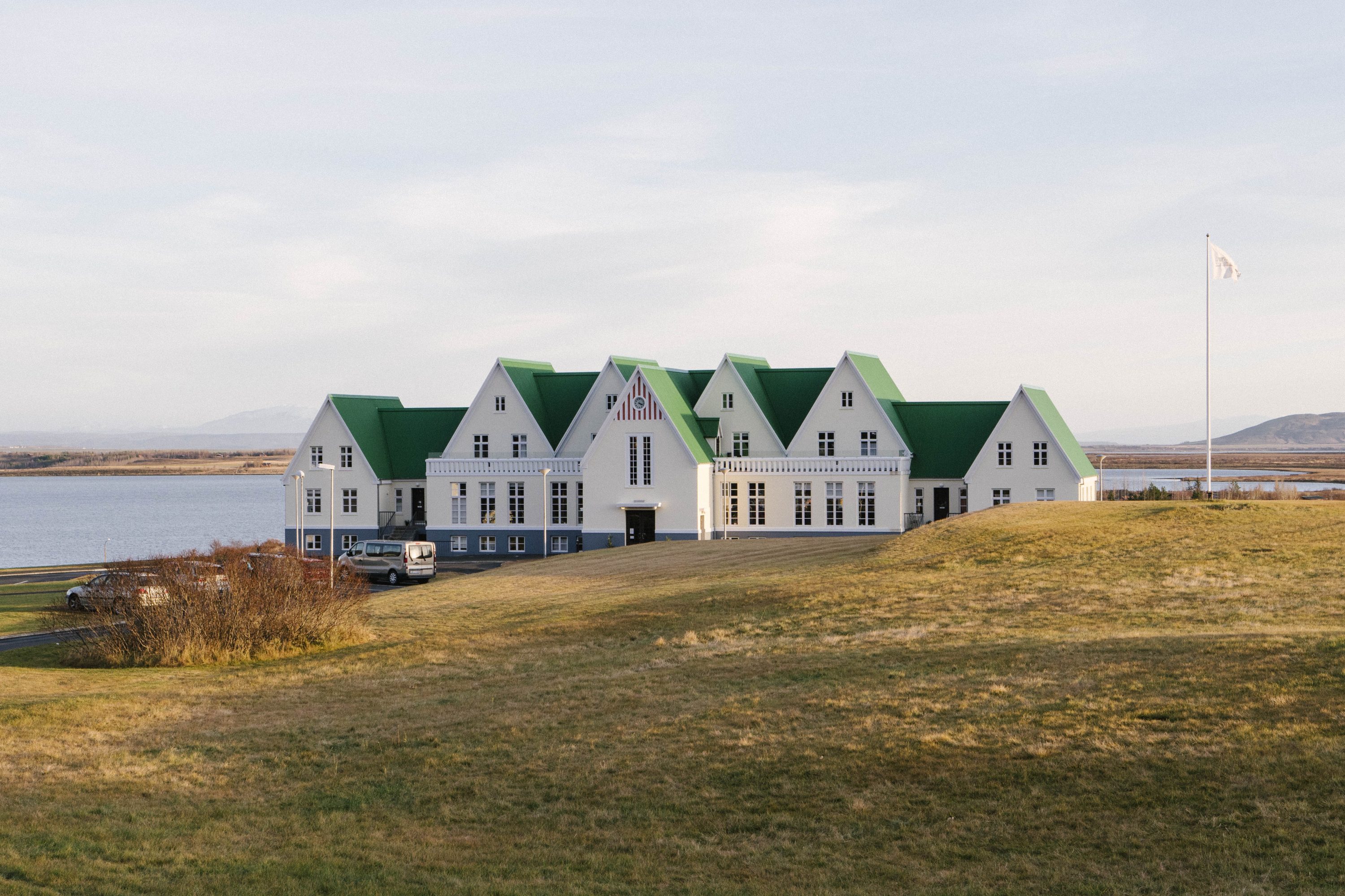 Laugarvatn Town Guide: Caves, Ecotourism & Lakeside Bathing