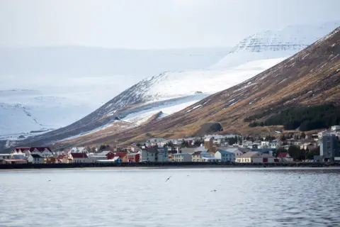 Ísafjörður Limits Cruise Ship Passengers to 5,000 Per Day