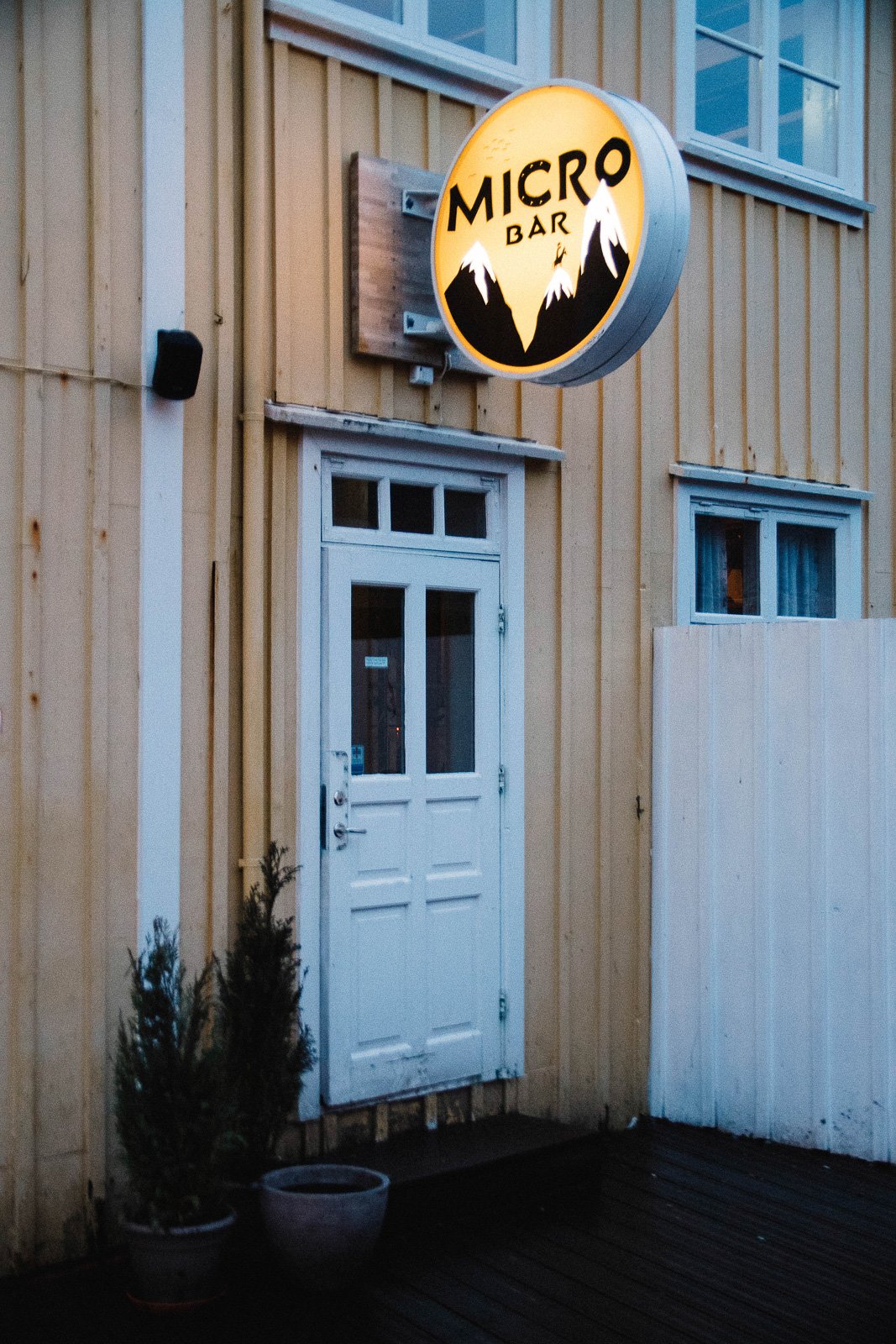 Exterior picture of a bar where craft beer is served
