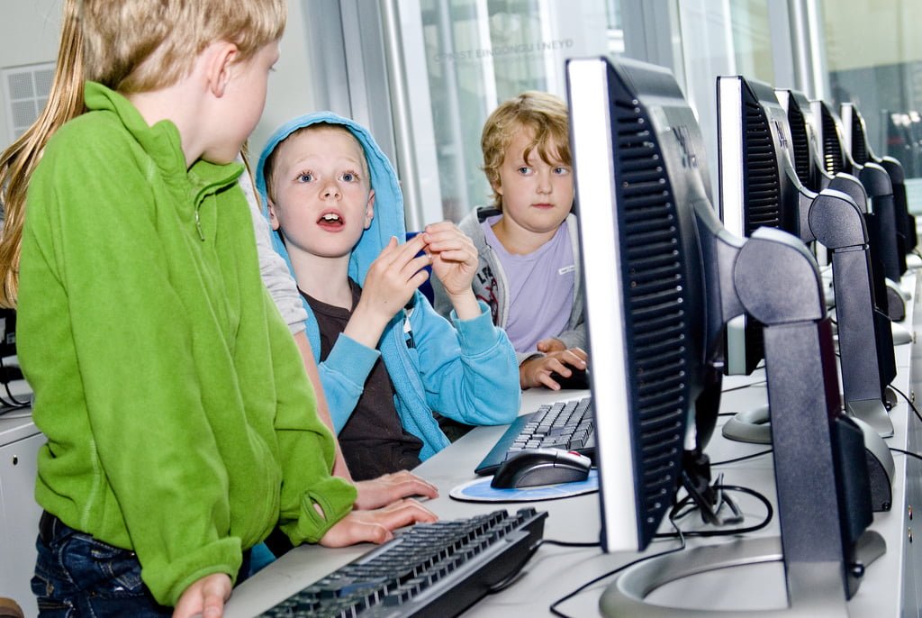Phones In Schools Likely To Be Banned Next Year