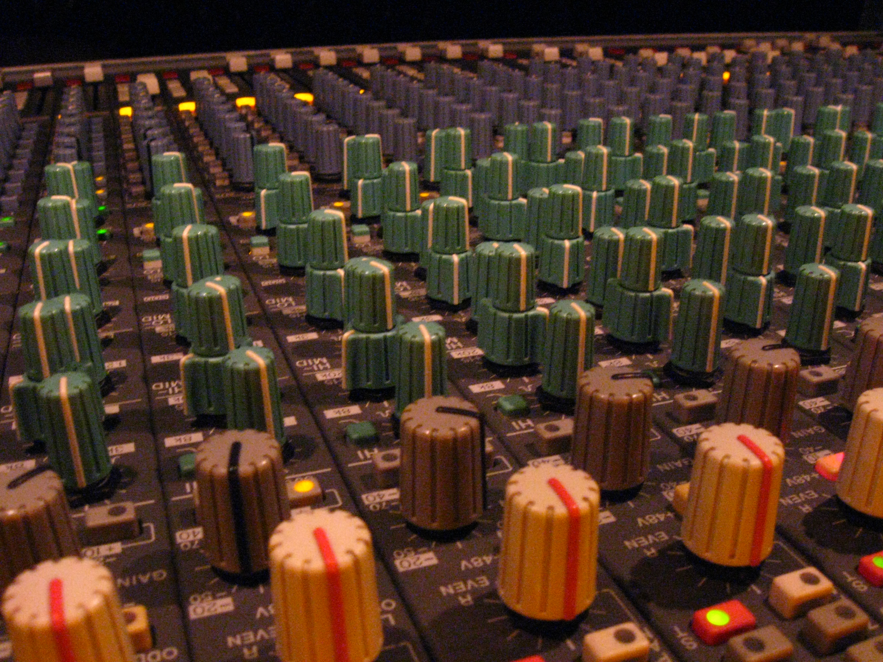 Reykjavík Grapevine Podcast: Airwaves Friday