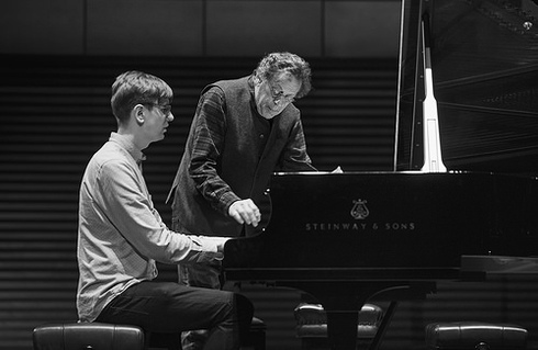 Harpa Hypnotised by Philip Glass